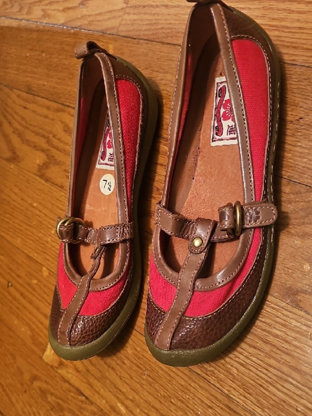 Lucky Brand Women's Red Canvas T-Strap Flats with Brown Leather Trim Size 7 1/2 - Picture 7 of 11